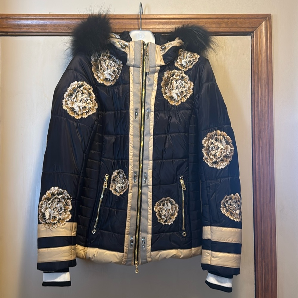 BOGNER spectacular ski jacket size small in perfect condition.